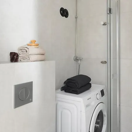 1 Bedroom Close To Subway And Seaside *