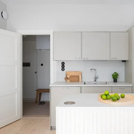 Apartment 1 Bedroom Close To Subway And Seaside *